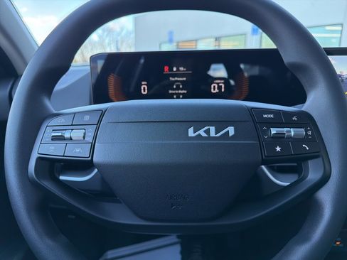 New 2025 Kia K4 LX image 38
