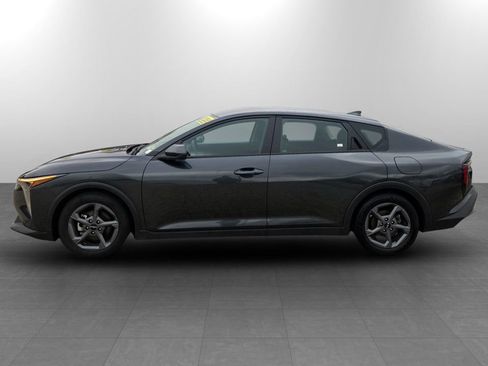 Used 2025 Kia K4 LXS image 9