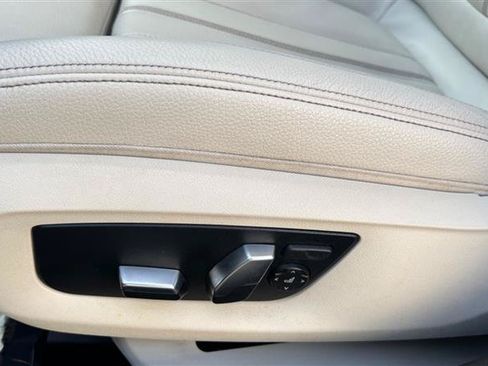 Used 2018 BMW 530e RWD image 39