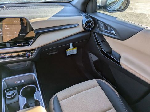 New 2025 Chevrolet Equinox ACTIV w/ Safety and Technology Package FWD image 16