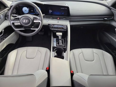 Used 2024 Hyundai Elantra Limited image 2
