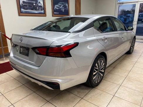 Used 2025 Nissan Altima 2.5 SV image 5