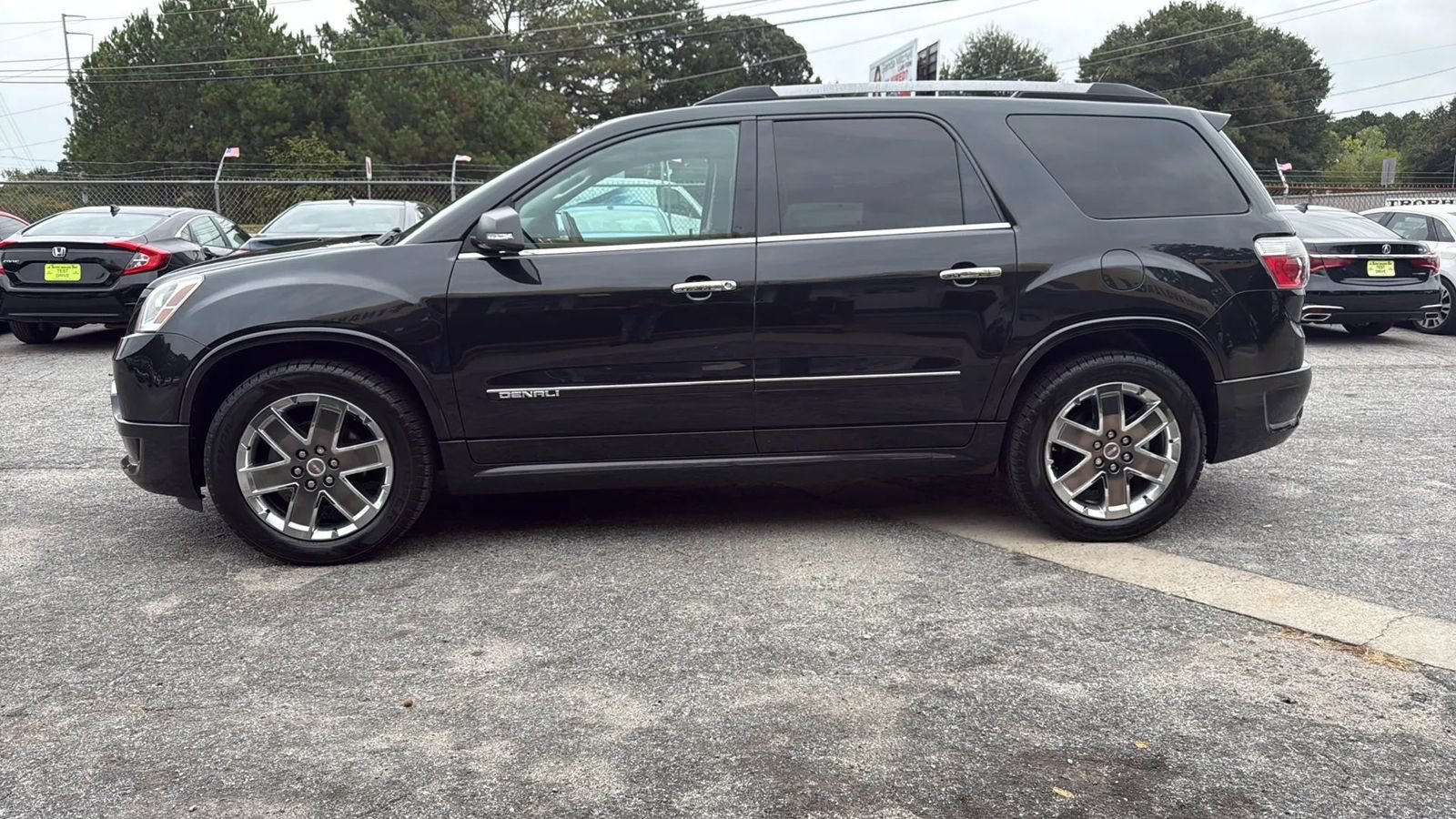 Used 2011 GMC Acadia Denali FWD image 3