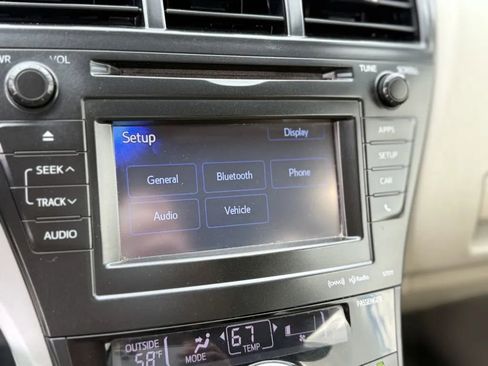 Used 2013 Toyota Prius V Five image 32