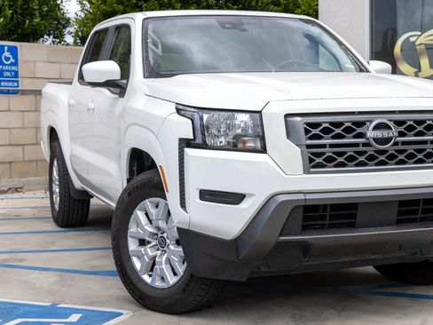 Used 2022 Nissan Frontier SV RWD image 3