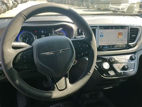 New 2026 Chrysler Pacifica Select w/ S Appearance Package image 36