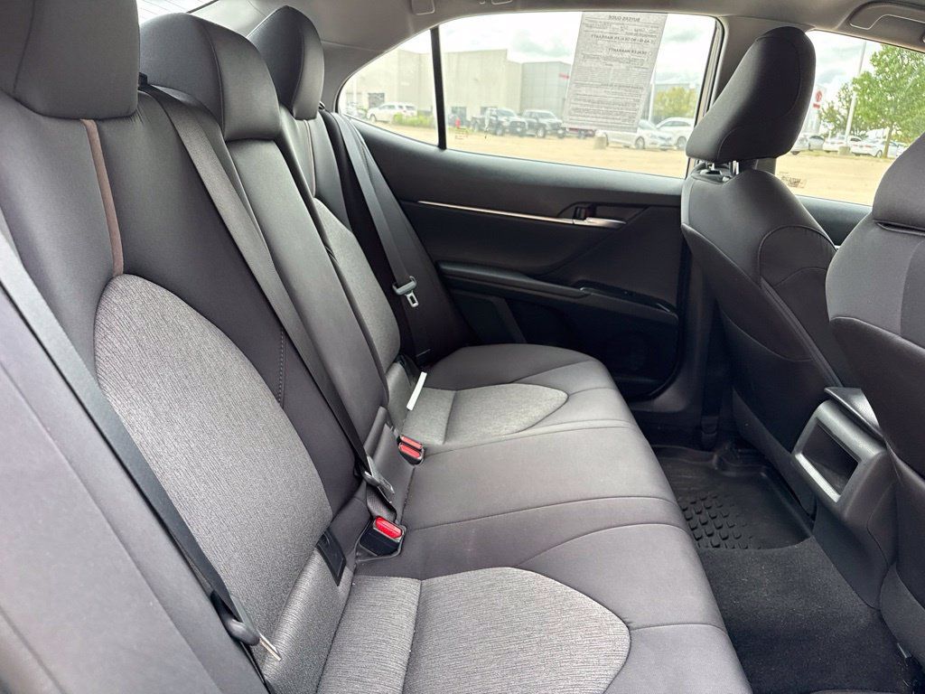 Used 2018 Toyota Camry LE FWD image 15