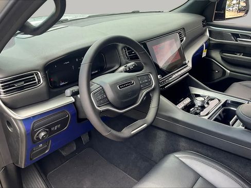 New 2025 Jeep Wagoneer L Series II w/ Convenience Group I AWD/4WD image 8