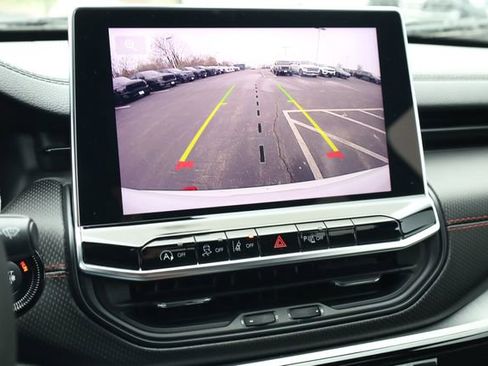 Used 2024 Jeep Compass Trailhawk image 18