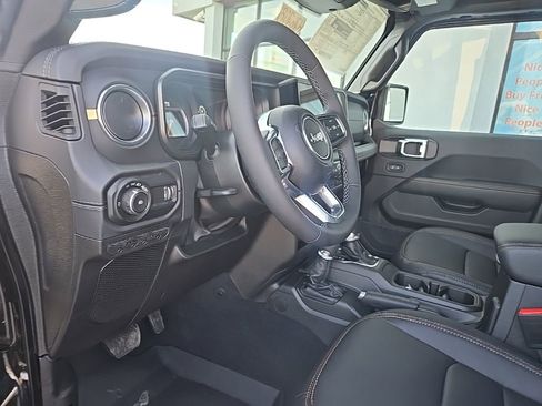 New 2026 Jeep Wrangler Unlimited Sahara AWD/4WD image 34