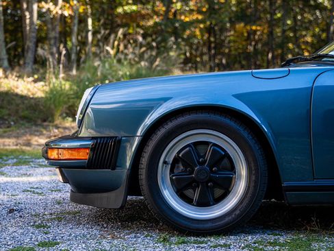 Used 1987 Porsche 911 Carrera RWD image 9