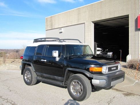 Used 2012 Toyota FJ Cruiser 4WD w/ Upgrade Pkg image 1