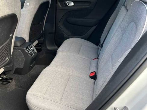 Used 2023 Volvo XC40 Recharge Ultimate image 5