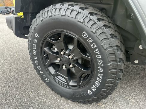 Used 2023 Jeep Wrangler Unlimited w/ Cold Weather Group image 19