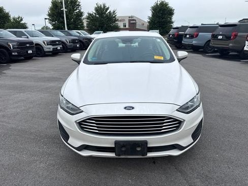 Used 2019 Ford Fusion SE FWD image 2