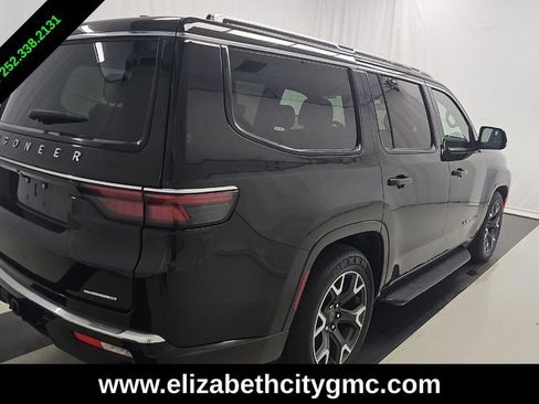 Used 2024 Jeep Wagoneer Series III AWD/4WD image 5