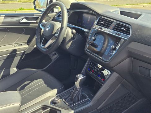 Used 2022 Volkswagen Tiguan SE image 20