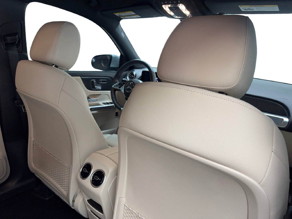 Used 2025 Mercedes-Benz GLB 250 w/ Exclusive Package image 41