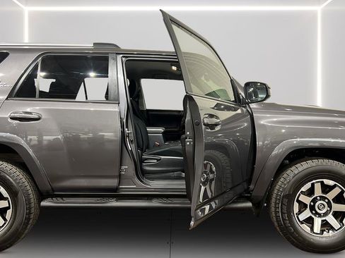 Used 2018 Toyota 4Runner SR5 image 17