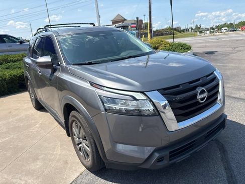 Used 2022 Nissan Pathfinder SV w/ SV Premium Package AWD/4WD image 4