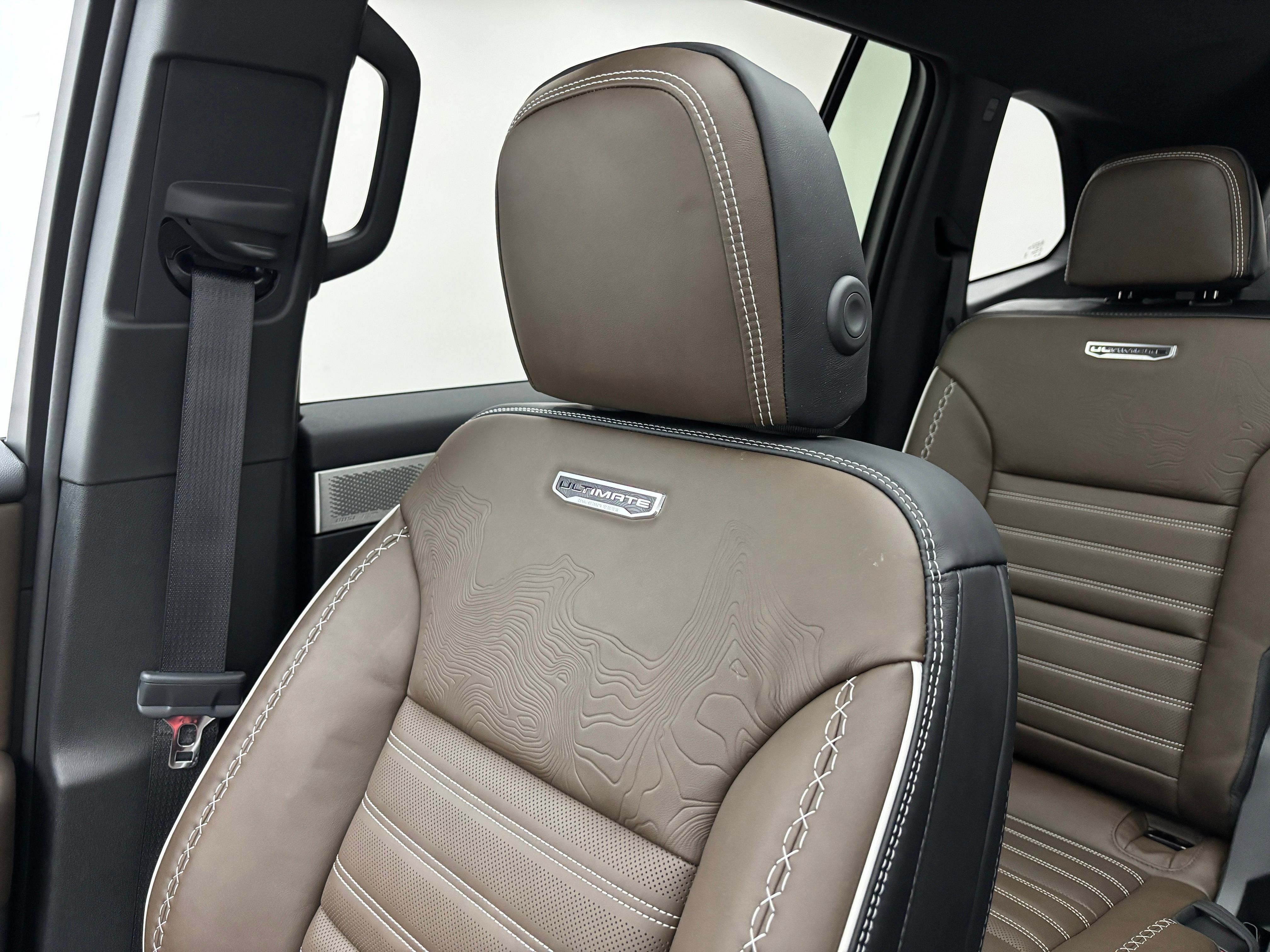 New 2026 GMC Acadia Denali Ultimate w/ LPO, Floor Liner Package AWD/4WD image 51