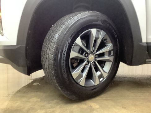 Used 2025 Chevrolet Equinox LT w/ Convenience Package II FWD image 27