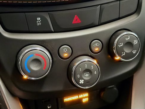 Used 2021 Chevrolet Trax LT w/ Driver Confidence Package FWD image 16