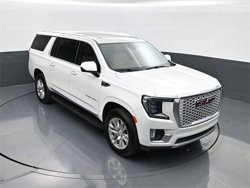 Used 2021 GMC Yukon XL Denali image 16