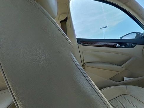 Used 2012 Volkswagen Passat 2.5 SEL FWD image 26
