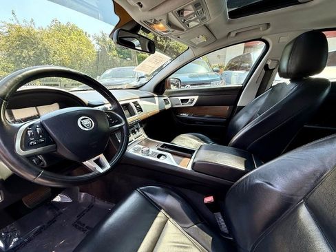Used 2013 Jaguar XF image 15