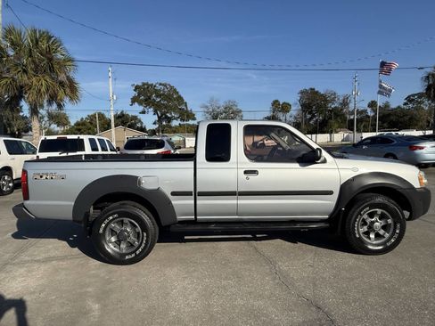Used 2002 Nissan Frontier XE image 10