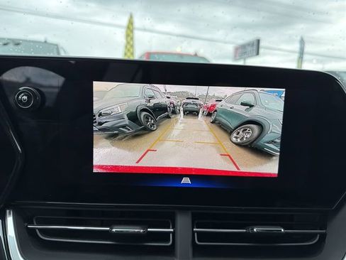 Used 2024 Chevrolet Trax RS w/ Sunroof Package FWD image 28