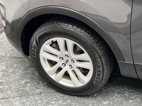 Used 2018 Ford Explorer XLT w/ Equipment Group 202A AWD/4WD image 8