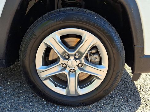 Used 2024 Jeep Compass Latitude AWD/4WD image 7