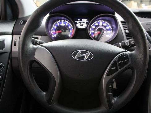 Used 2014 Hyundai Elantra SE image 15