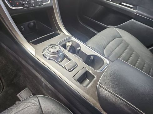 Used 2018 Ford Fusion SE w/ Fusion SE Technology Package FWD image 24