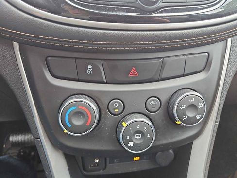 Used 2019 Chevrolet Trax LT w/ LT Convenience Package FWD image 18
