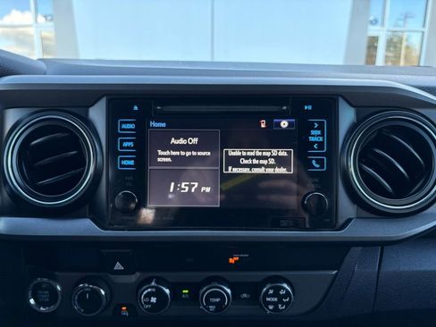 Used 2019 Toyota Tacoma TRD Off-Road w/ Technology Package image 17