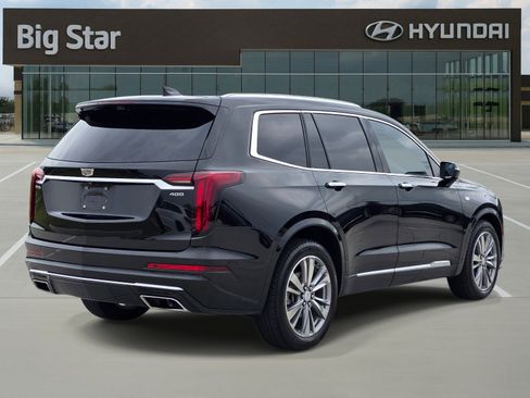 Used 2022 Cadillac XT6 Premium Luxury w/ Technology Package FWD image 4