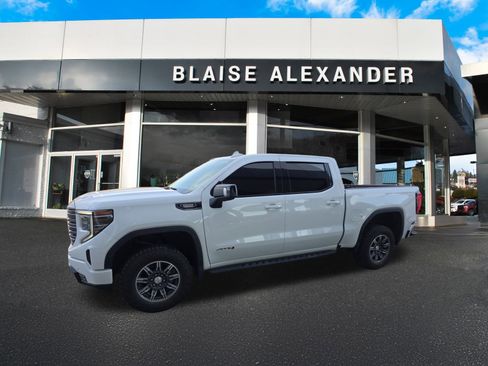 Used 2024 GMC Sierra 1500 AT4 w/ Technology Package image 9