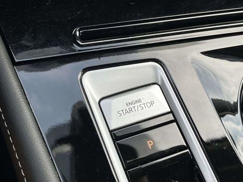 Used 2025 Volkswagen Atlas SE FWD image 34