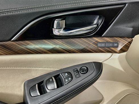 Used 2016 Nissan Maxima Platinum w/ Interior Lighting Package FWD image 15