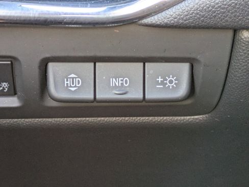 Used 2021 Cadillac XT4 Premium Luxury image 21