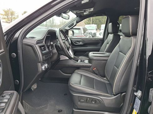 Used 2023 GMC Yukon SLT AWD/4WD image 6