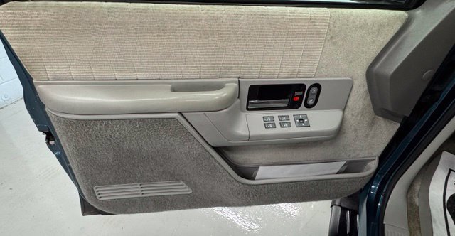 Used 1993 Chevrolet Suburban 4WD image 23