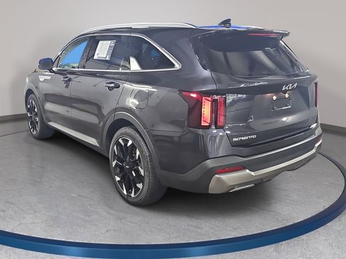 Used 2025 Kia Sorento EX w/ Panoramic Sunroof Package FWD image 7