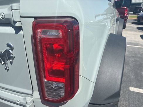 Used 2023 Ford Bronco Black Diamond w/ Sasquatch Package image 16