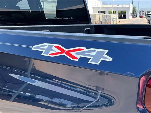 Used 2022 Chevrolet Silverado 1500 LT AWD/4WD image 29