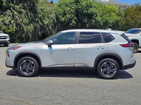 Used 2024 Nissan Rogue SV AWD/4WD image 23