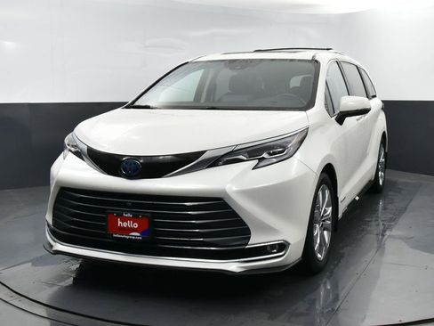Used 2021 Toyota Sienna Platinum image 4